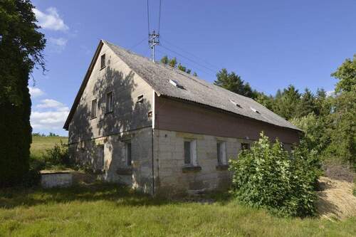 zweites Bauernhaus - gehört mit zum Anwesen - 1 Zimmer Einfamilienhaus in Hummeltal