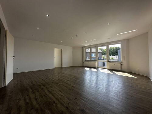 Wohnzimmer - Frisch renovierte 2-Zimmer-Wohnung mit Balkon & Stellplatz im Zentrum von Alsdorf!