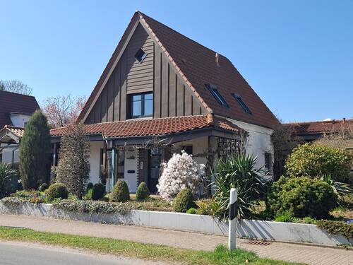 1.Frontansicht.jpg - 4 Zimmer Mehrfamilienhaus, Wohnhaus zum Kaufen in Brake