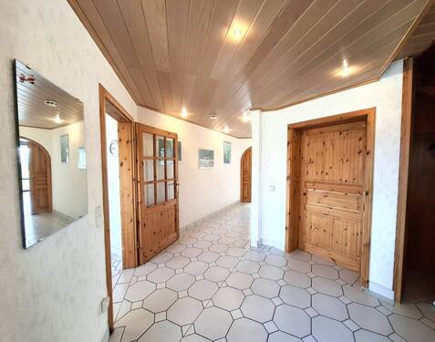 3.Flur.jpg - Mehrfamilienhaus, Wohnhaus mit 199,00 m² in Brake zum Kaufen