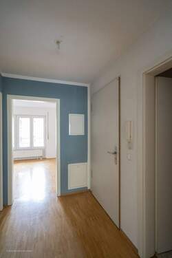Diele - 2 Zimmer Etagenwohnung zum Kaufen in Unterhaching