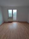 Wohnzimmer - Drei Zimmer mit Balkon zum kleinen Mietpreis