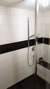 Dusche mit Trennwand und gefl. Ablage - 