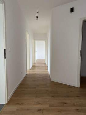 Flur.jpeg - Sanierte 4-Zimmer Wohnung in Bremen-Walle