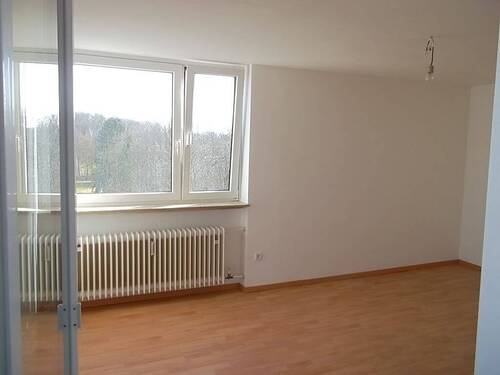 05_Wohnzimmer.JPG - Etagenwohnung mit 50,00 m² in Nürnberg zum Kaufen
