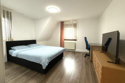 Schlafzimmer - 5 Zimmer Einfamilienhaus in Wellendingen