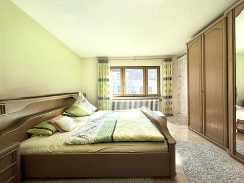 Schlafzimmer OG - Mehrfamilienhaus, Wohnhaus mit 175,00 m&sup2; in Solnhofen zum Kaufen