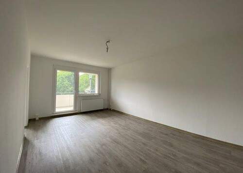 Wohnzimmer - Etagenwohnung mit 36,00 m² in Oschersleben zur Miete