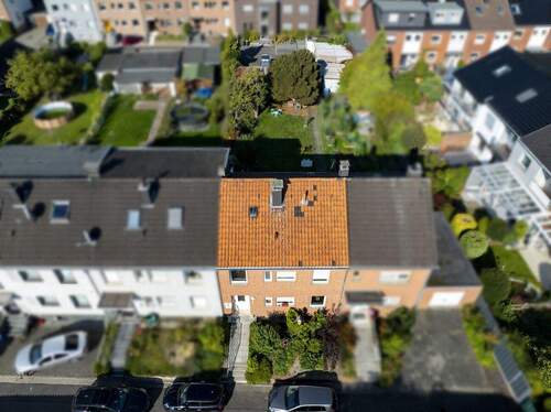 Drohnenansicht Frontseite - Reihenmittelhaus mit 99,00 m² in Kaarst / Büttgen zum Kaufen