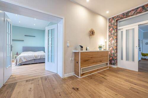 Schlafzimmer 1 - 7 Zimmer Mehrfamilienhaus, Wohnhaus in Gelting