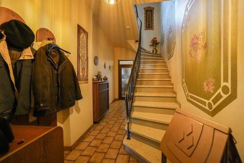 Flur EG - 5 Zimmer Mehrfamilienhaus, Wohnhaus in Jülich