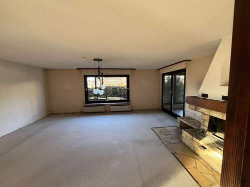 WohnEsszimmer EG mit Kamin - 7 Zimmer Einfamilienhaus zum Kaufen in Jettingen