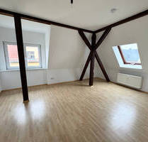 Treppen-Challenge inklusive! Gemütliche 2-Zimmer-DG-Wohnung mit Garten für Sparfüchse! - Leisnig