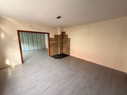 15 Wohnzimmer linke Hälfte - 