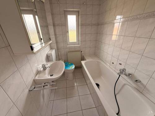 27 Badezimmer OG linke Hälfte - 