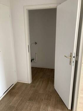 Abstellraum mit Waschmaschinenanschluss - 
