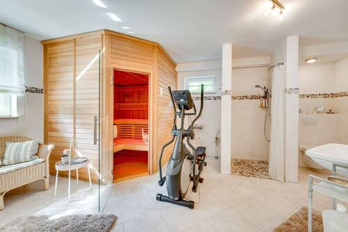Hobbyraum mit Sauna - 