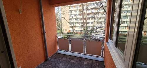 Balkon mit Taubenschutz (1).jpg - 1 Zimmer Etagenwohnung in Freiburg im Breisgau