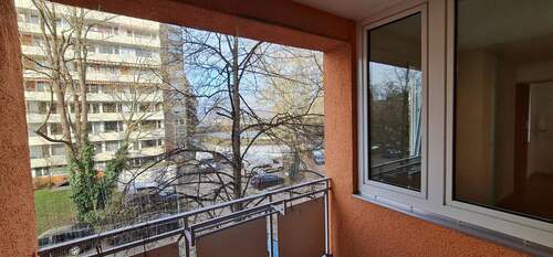 Balkon mit Taubenschutz (2).jpg - Etagenwohnung mit 45,30 m&sup2; in Freiburg im Breisgau zum Kaufen