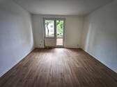 Wohnzimmer - 2 Zimmer Etagenwohnung in Merseburg