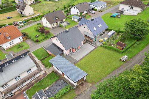 Luftaufnahme - 6 Zimmer Einfamilienhaus zum Kaufen in Niederstadtfeld
