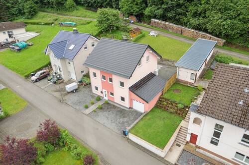Luftaufnahme - 6 Zimmer Einfamilienhaus in Niederstadtfeld
