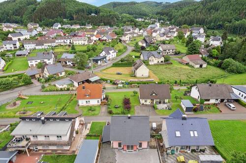 Nachbarschaft - Einfamilienhaus mit 120,00 m² in Niederstadtfeld zum Kaufen