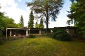Objekt Ansicht Rückseite.jpg - Trittau - Großzügiger Flachdachbungalow mit Gartenparadies in ruhiger Sackgassenlage