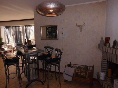 Kaminhalle mit Designer Bar.JPG - 