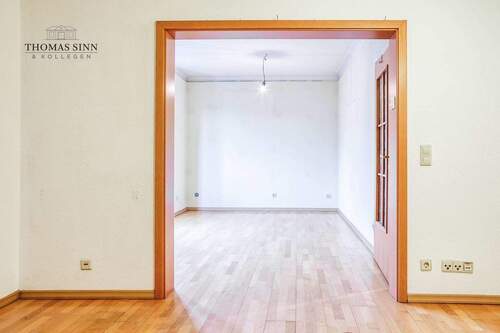 EG: Blick aus Wohnzimmer ins Büro - 