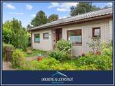 Titelbild - Charmanter Reihenend-Bungalow mit viel Platz, Wohlfühlgarten und idealer Lage für Familien