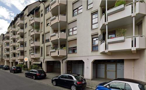 Hausansicht - Topgepflegte helle, freundliche2 ZW mit großzügigem Balkon