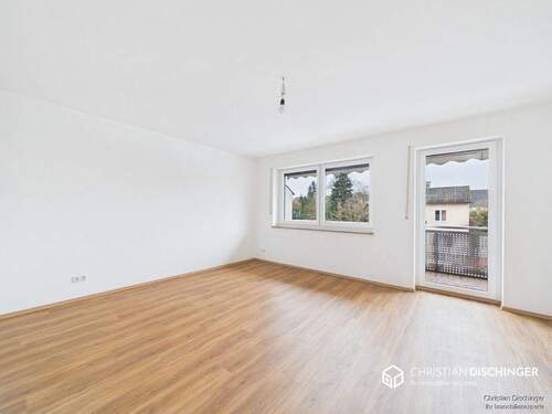 Wohnzimmer - Modernisierte, helle 4-Zimmer-Wohnung im ruhigen Dreifamilienhaus - sofort bezugsfrei!