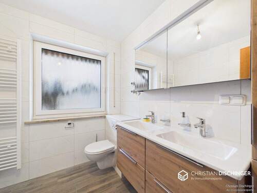 Badezimmer - Etagenwohnung mit 100,00 m&sup2; in Regensburg / Reinhausen zur Miete