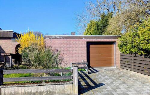 Garage mit Sektionaltor - 