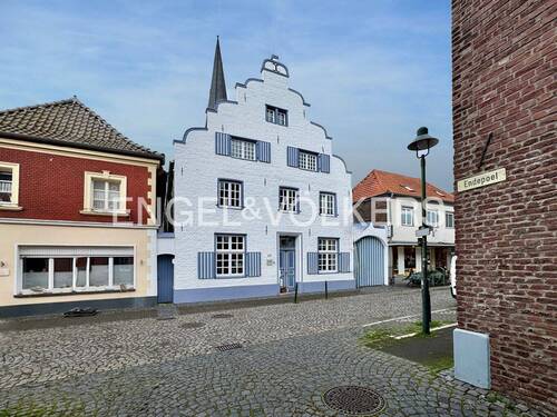 Straßenansicht - Historisches Fachwerkhaus (Fassaden-Denkmal) mit einzigartigem Charakter im Herzen von Wachtendonk