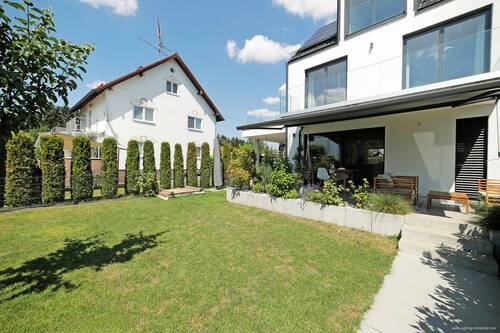 weitläufiger Garten - 