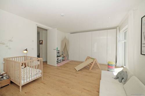 großzügiges Kinderzimmer - 