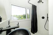 Bad-en-suite im Dachgeschoss - 