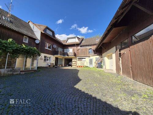 Außenansicht 2 - 8 Zimmer Mehrfamilienhaus, Wohnhaus zum Kaufen in Grävenwiesbach