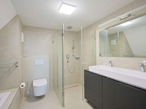 Weiteres Duschbad en Suite im Obergeschoss - 