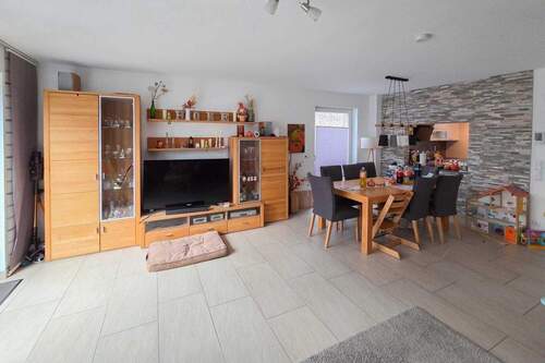 2. Wohnzimmer - 4 Zimmer Einfamilienhaus zum Kaufen in Duisburg