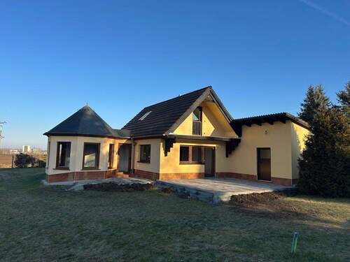 Hausansicht - Schickes, individuelles EFH mit großem Grundstück