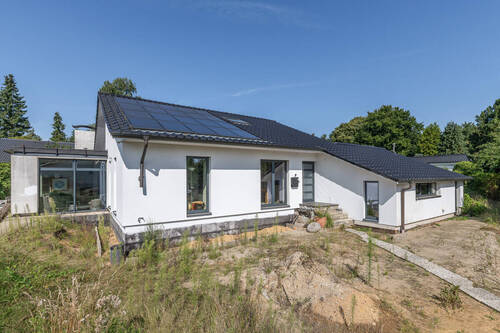 Außenansicht - 7 Zimmer Einfamilienhaus zum Kaufen in Quickborn