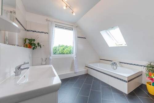 Vollbad im Obergeschoss - 