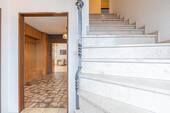Treppe ins Obergeschoss - 