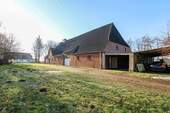 Auffahrt - Renovierungsbedürftiges Bauernhaus mit Nordsee-Blick in Holzständerbauweise - 6WE möglich