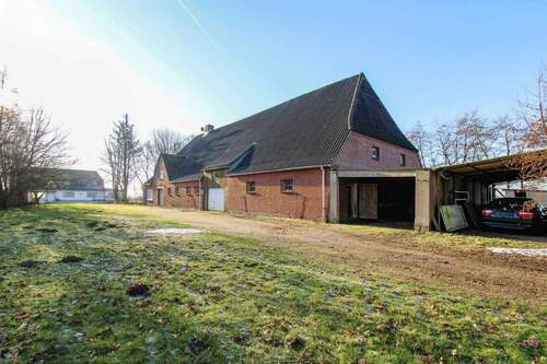 Auffahrt - Renovierungsbedürftiges Bauernhaus mit Nordsee-Blick in Holzständerbauweise - 6WE möglich
