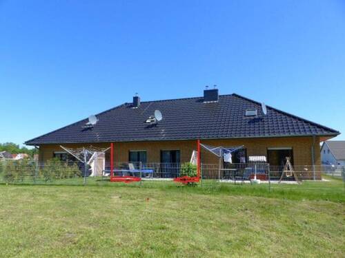 Ansicht (etwas älter) - Schönes RMH in ländlicher Umgebung zu vermieten