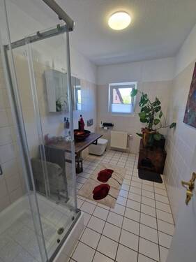 Zweites Badezimmer mit Dusche - 